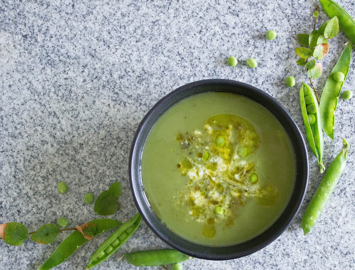 The Blurry Lime | PEA AND PESTO SOUP