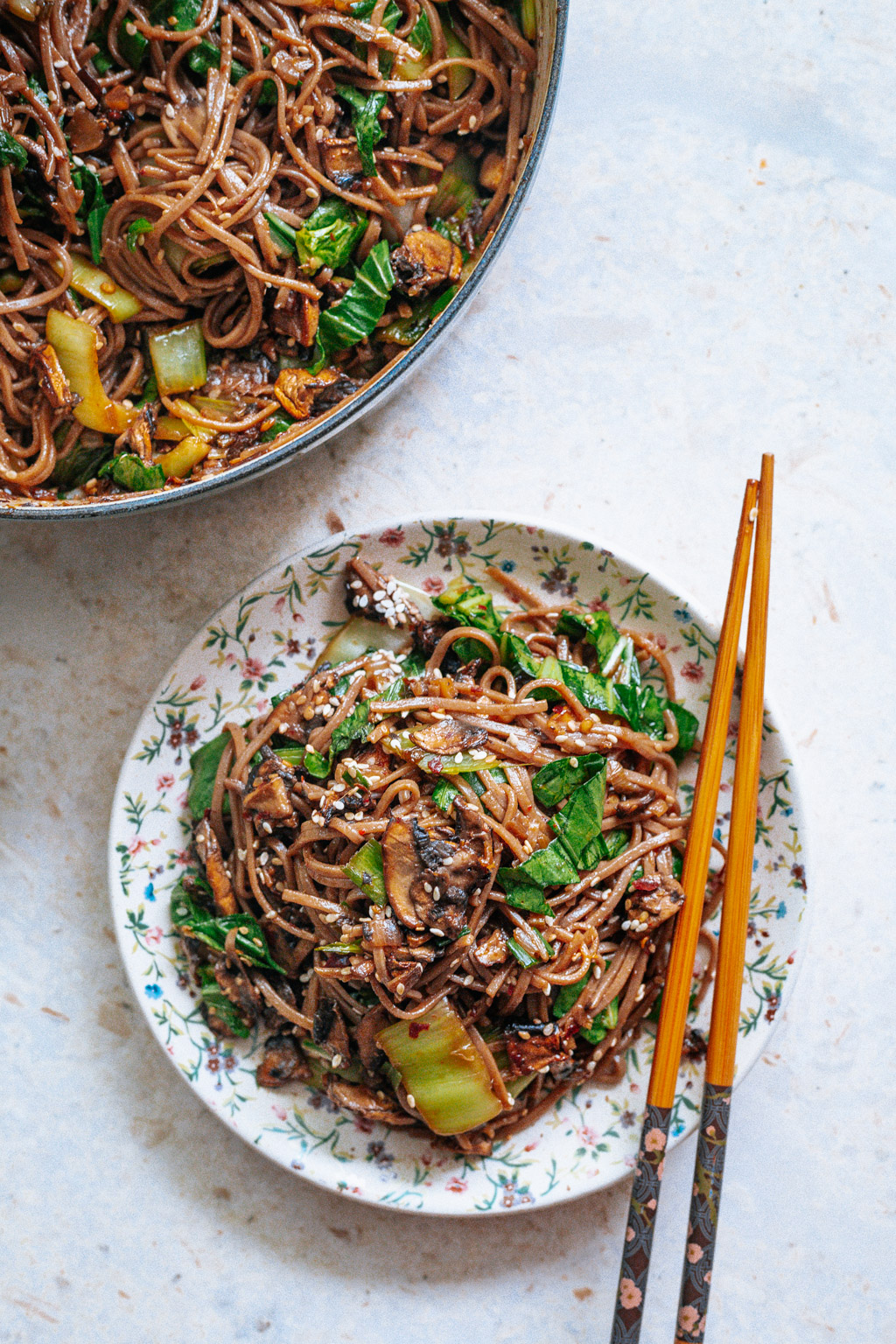 SOBA NOODLES WITH ROASTED TERIYAKI MUSHROOMS & BOK CHOY - The Blurry Lime